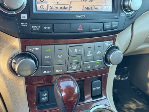 Used 2012 Toyota Highlander Limited image 29