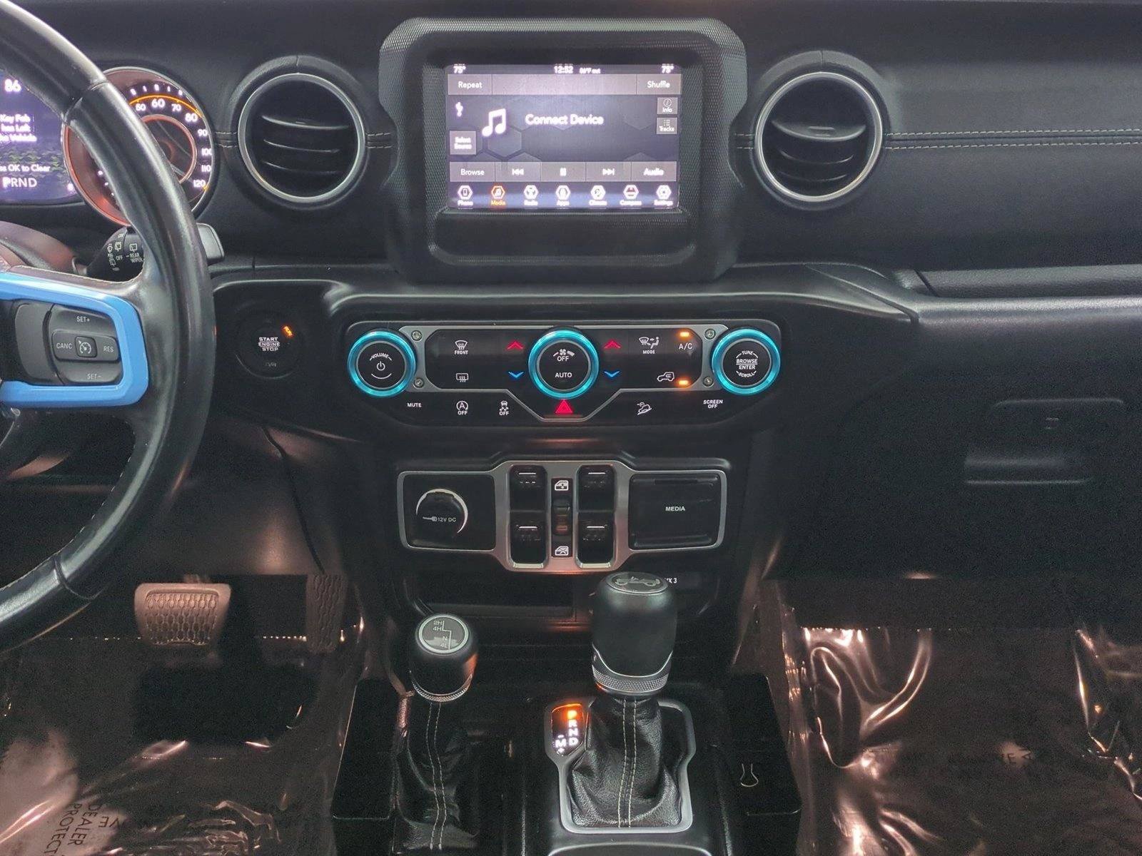 Used 2018 Jeep Wrangler Unlimited Sahara AWD/4WD image 14