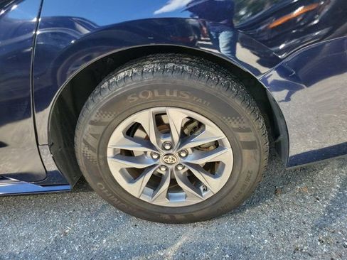 Used 2024 Toyota Sienna XLE FWD image 5