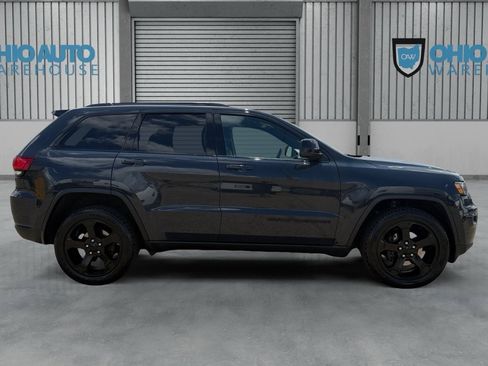 Used 2018 Jeep Grand Cherokee Laredo AWD/4WD image 5