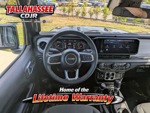 Used 2025 Jeep Wrangler Unlimited Sahara AWD/4WD image 16