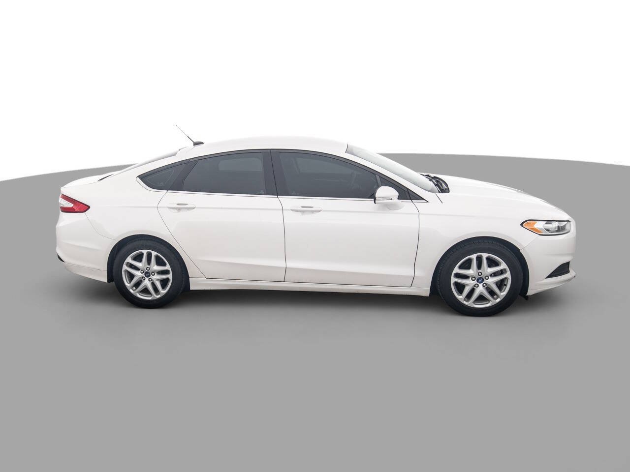 Used 2014 Ford Fusion SE FWD image 4
