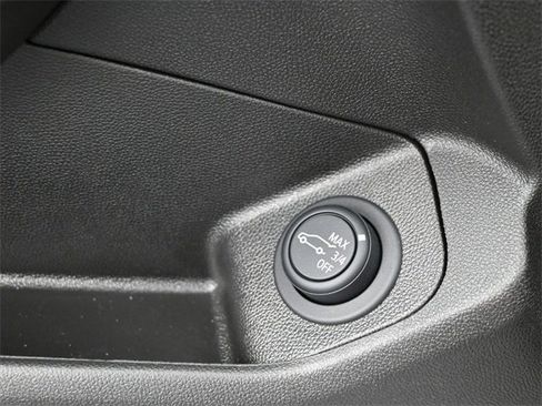 Used 2023 GMC Terrain SLE w/ Driver Convenience Package image 10