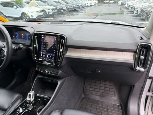 Used 2023 Volvo XC40 B5 Ultimate w/ Protection Package Premier AWD/4WD image 19