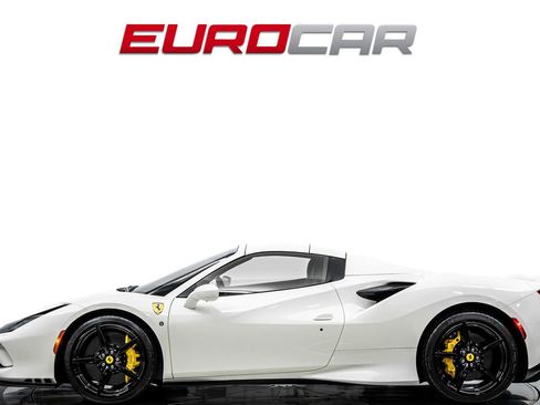 Used 2022 Ferrari F8 Tributo RWD image 3