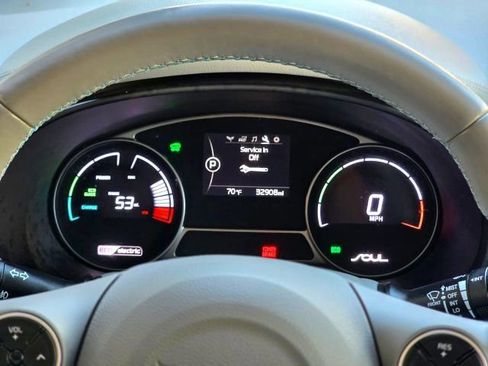 Used 2015 Kia Soul EV + FWD image 14