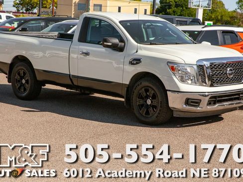 Used 2017 Nissan Titan SV RWD image 1