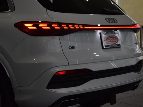 Used 2025 Audi Q5 Premium AWD/4WD image 9