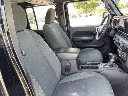 Used 2025 Jeep Wrangler Unlimited Sport AWD/4WD image 27