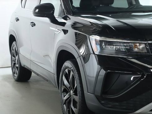 Used 2024 Volkswagen Taos SE image 8