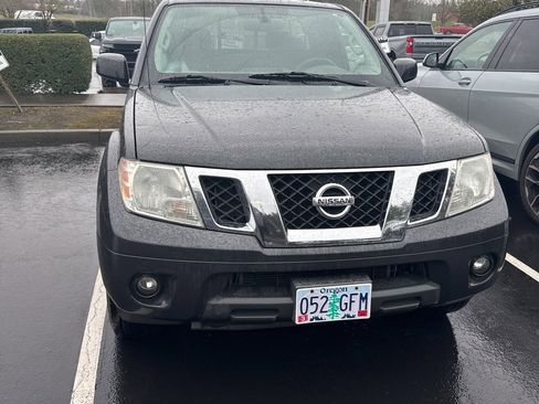 Used 2013 Nissan Frontier SV image 16
