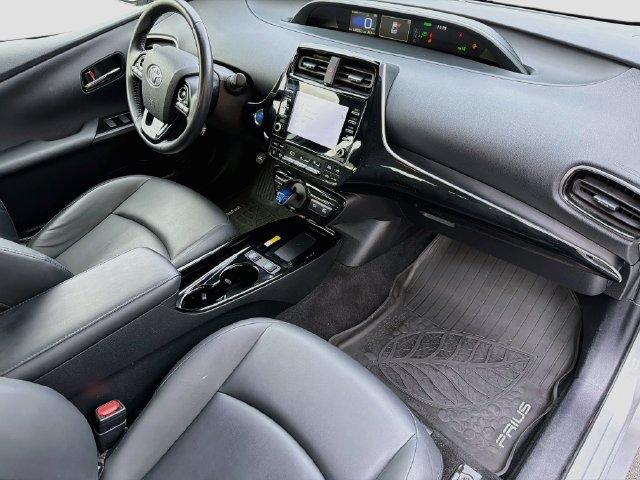 Used 2020 Toyota Prius XLE w/ Advanced Technology Package AWD/4WD image 21
