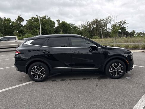 Used 2024 Kia Sportage EX AWD/4WD image 2
