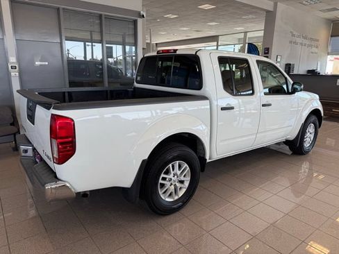 Used 2019 Nissan Frontier SV AWD/4WD image 3