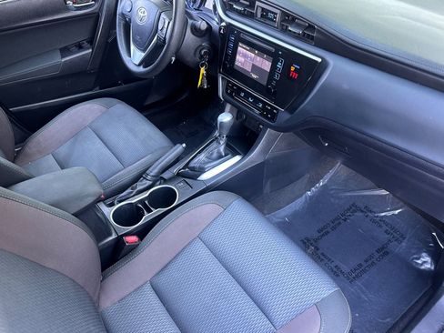 Used 2018 Toyota Corolla LE FWD image 32