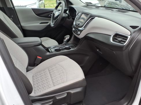 Used 2024 Chevrolet Equinox LS w/ LS Convenience Package image 27