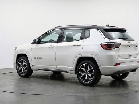 Used 2025 Jeep Compass Limited AWD/4WD image 6