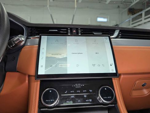 Used 2021 Jaguar F-PACE SVR image 31