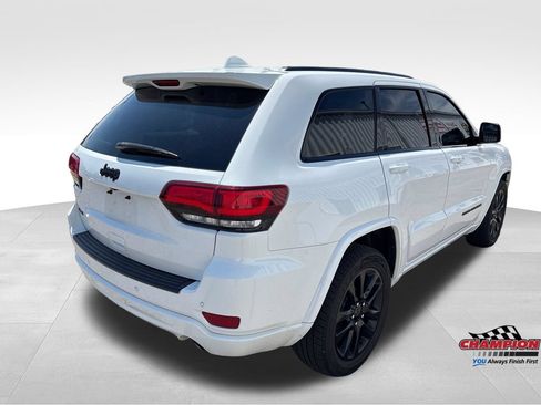 Used 2019 Jeep Grand Cherokee Altitude AWD/4WD image 4