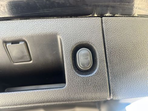 Used 2020 Chevrolet Suburban LT image 19