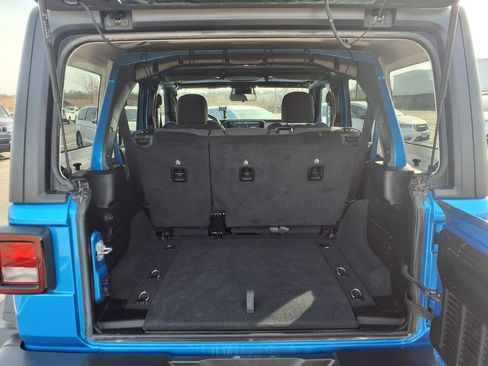 Used 2025 Jeep Wrangler Willys image 26