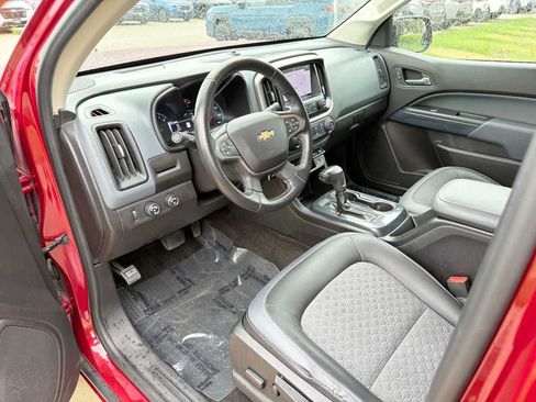 Used 2018 Chevrolet Colorado Z71 AWD/4WD image 2