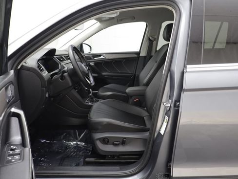 Used 2023 Volkswagen Tiguan SE FWD image 5