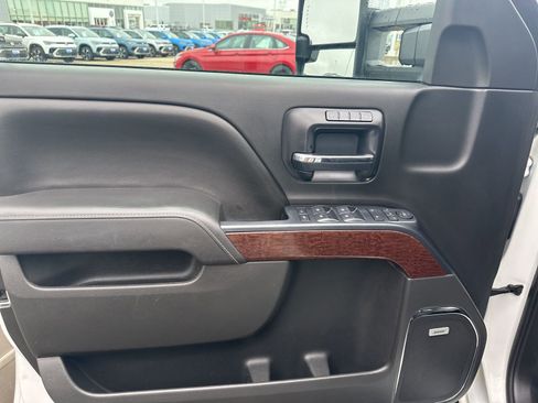 Used 2015 GMC Sierra 1500 SLT w/ SLT Crew Cab Value Package image 15