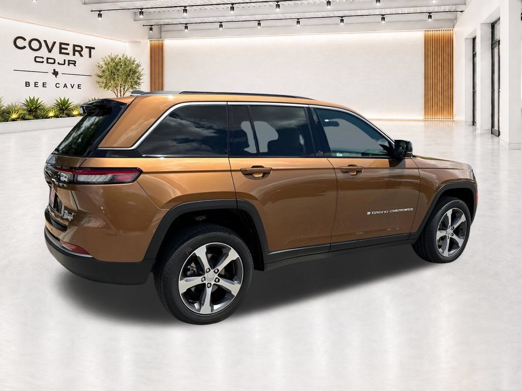 New 2026 Jeep Grand Cherokee Limited RWD image 11