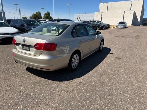 Used 2014 Volkswagen Jetta SE FWD image 3