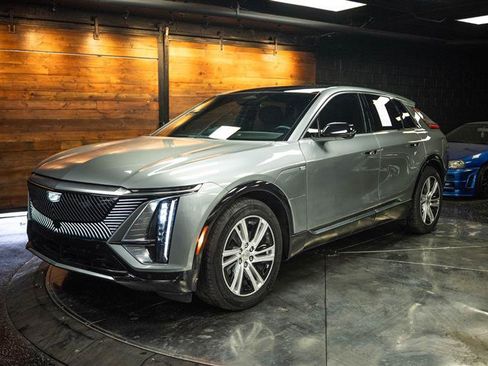 Used 2024 Cadillac Lyriq Tech AWD/4WD image 2