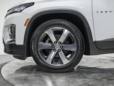 Used 2023 Chevrolet Traverse LT w/ LT Premium Package image 3