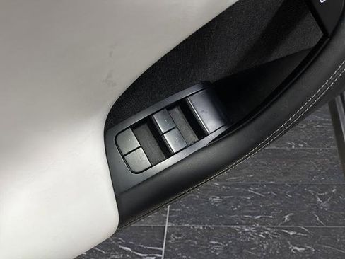 Used 2022 Tesla Model S image 23