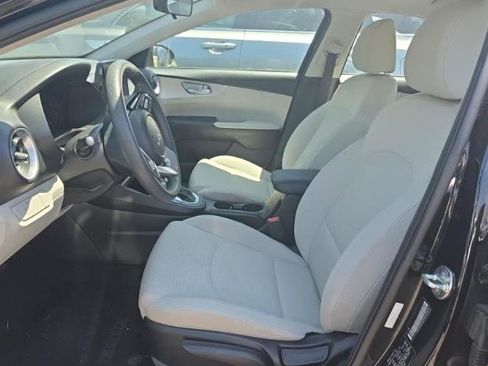 Used 2023 Kia Forte LXS w/ LXS Technology Package FWD image 4