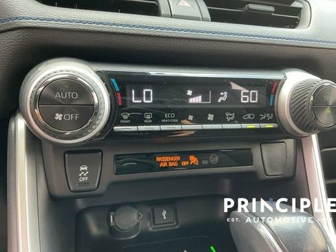 Used 2022 Toyota RAV4 SE image 18