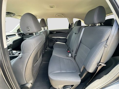 Used 2020 Kia Sorento LX FWD image 21