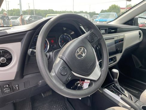 Used 2019 Toyota Corolla LE FWD image 14