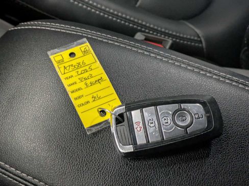 Used 2025 Ford Escape Platinum AWD/4WD image 34