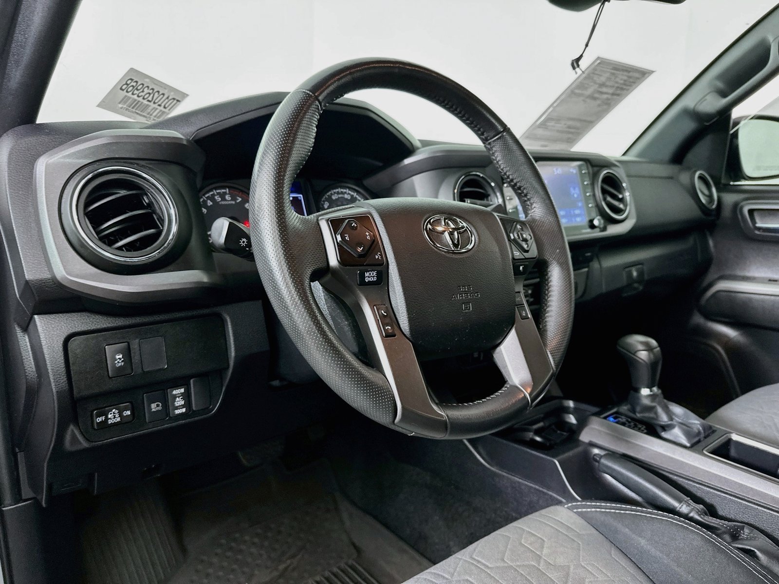 Used 2022 Toyota Tacoma TRD Off-Road w/ Technology Package AWD/4WD image 9