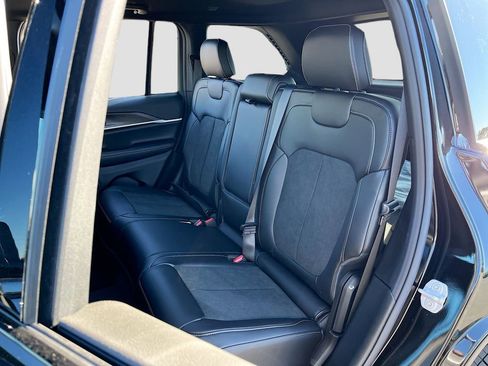 New 2026 Jeep Grand Cherokee Altitude image 20