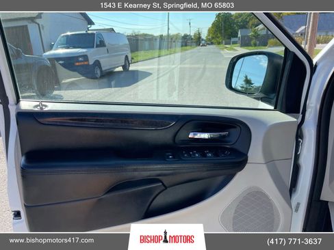 Used 2016 Dodge Grand Caravan SXT w/ Rear Park Assist Package FWD image 21