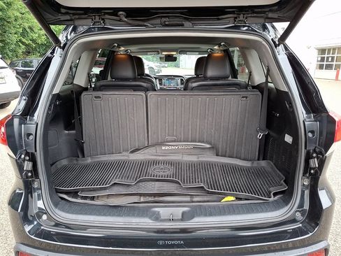 Used 2018 Toyota Highlander XLE AWD/4WD image 29