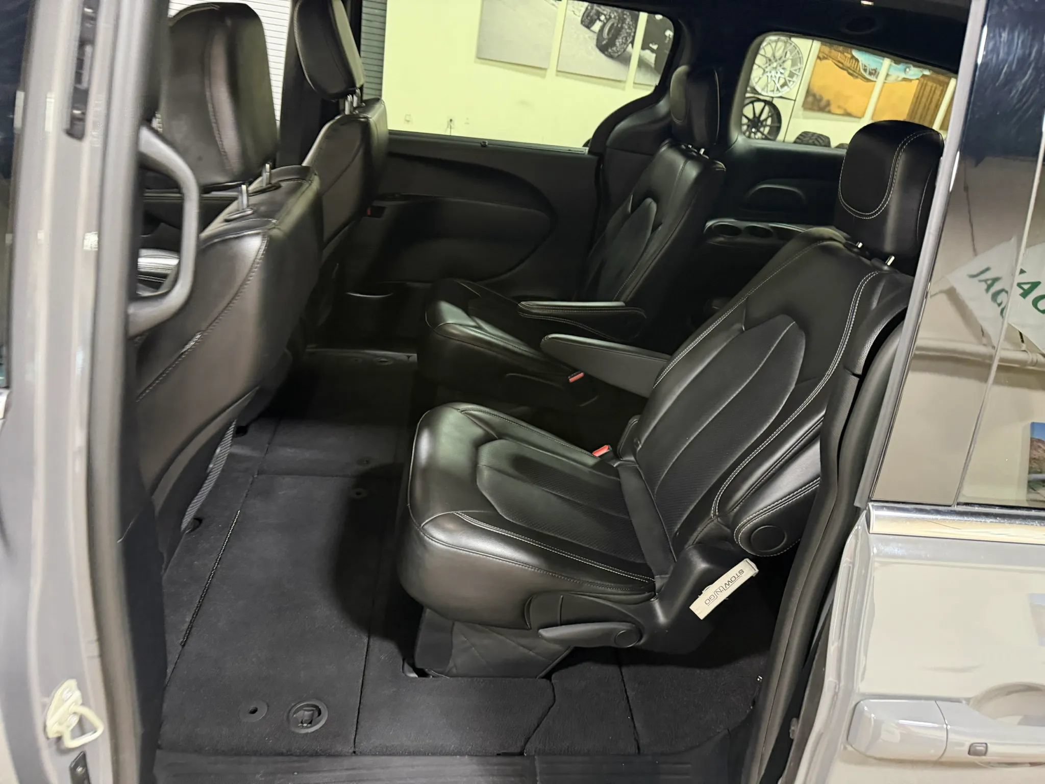 Used 2025 Chrysler Pacifica Select FWD image 39