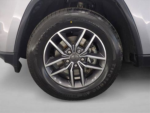 Used 2020 Jeep Grand Cherokee Laredo w/ 18" Wheel & 8.4" Radio Group AWD/4WD image 28
