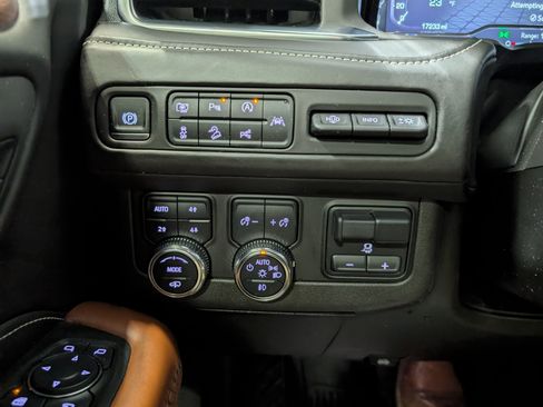 Used 2024 GMC Yukon Denali Ultimate image 24