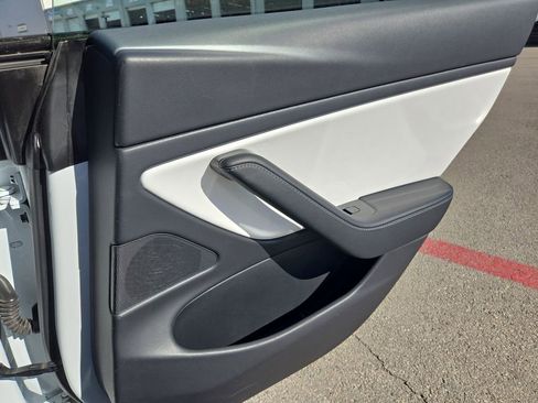 Used 2018 Tesla Model 3 Mid Range image 27