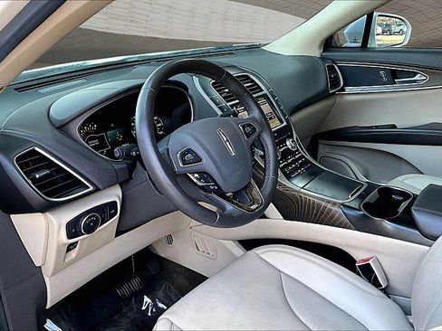 Used 2016 Lincoln MKX Reserve w/ Technology Package FWD image 12