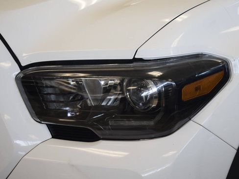 Used 2017 Toyota Tacoma TRD Pro AWD/4WD image 8