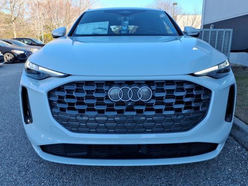 Certified 2025 Audi Q5 Premium AWD/4WD image 2