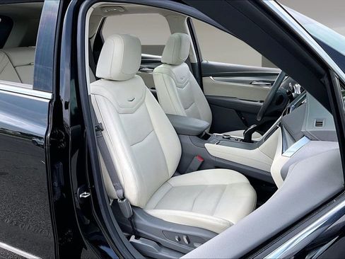 Certified 2023 Cadillac XT5 Premium Luxury w/ Technology Package FWD image 7